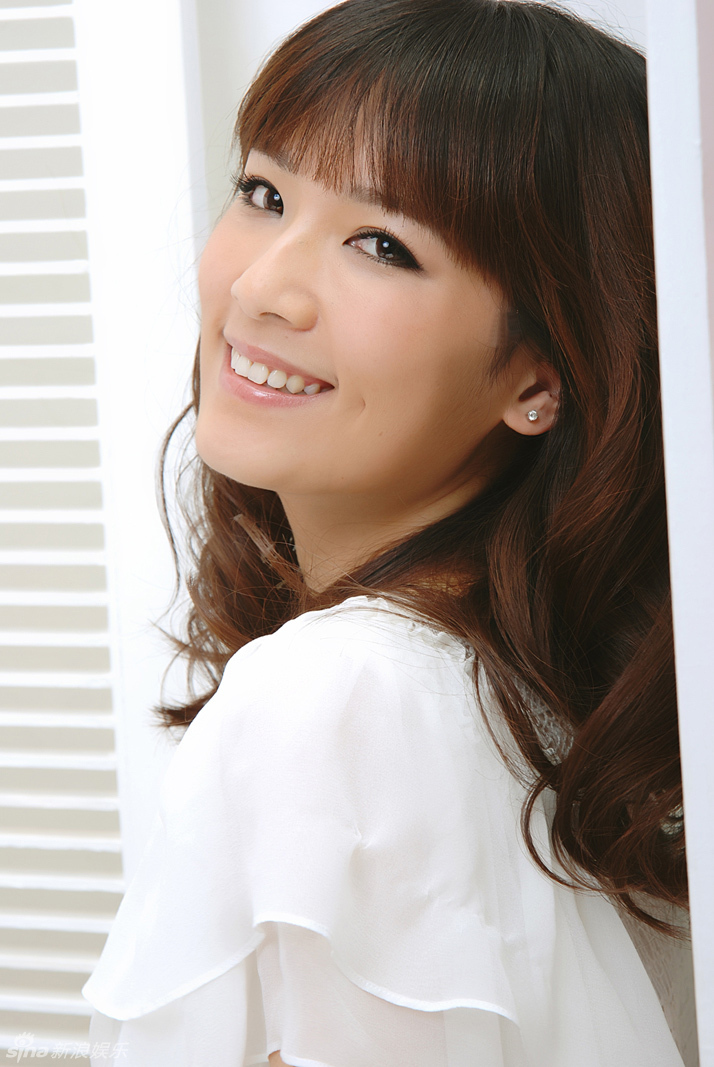 甜美教主张然全新写真