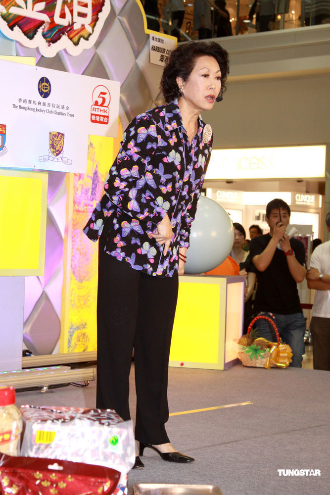 高清组图:卫兰开唱请卫诗 官恩娜澄清结婚传闻_高清图集_新浪网