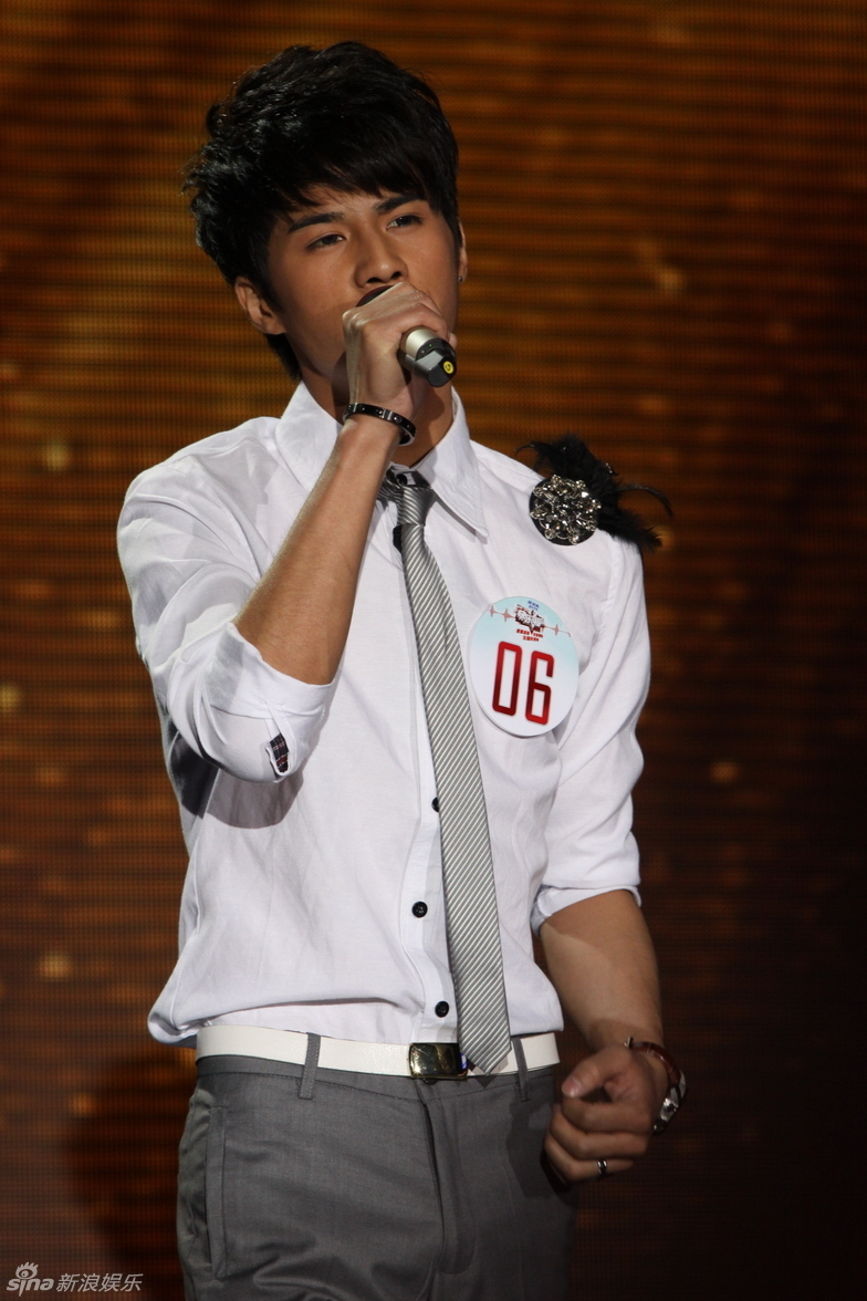 幻灯组图:快男300强突围赛第2场 农民诗人出局_高清图集_新浪网