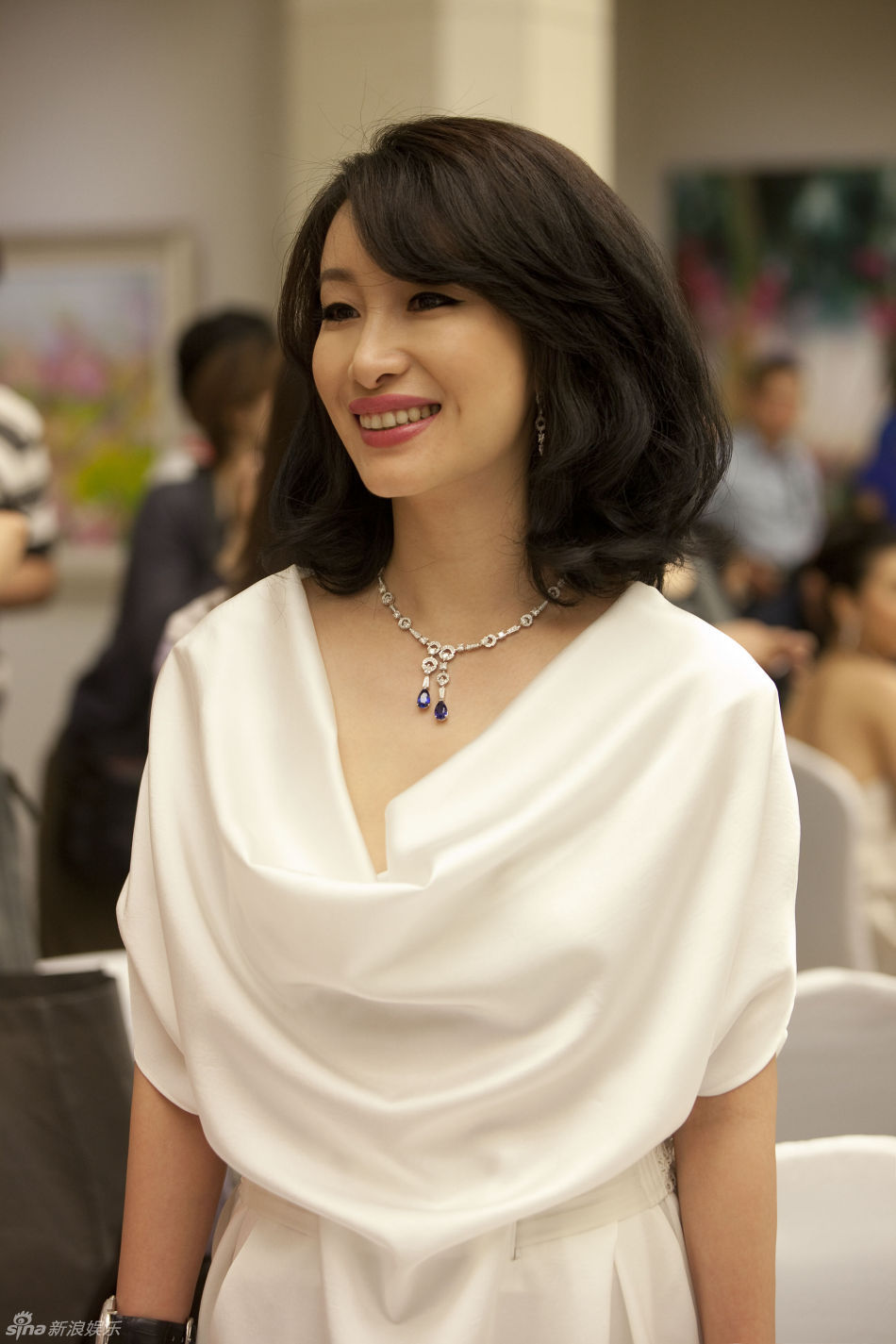 幻灯图:秦海璐亮相上影节 白色礼服纯美大气 _高清图集_新浪网