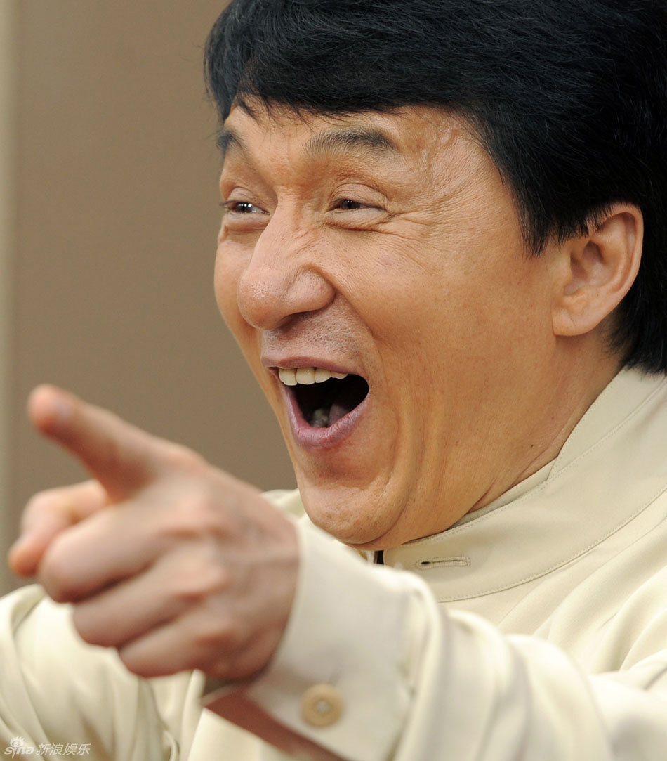 成龙(jackie chan)大展东方魅力,与威尔-史密斯(will smith)的儿子