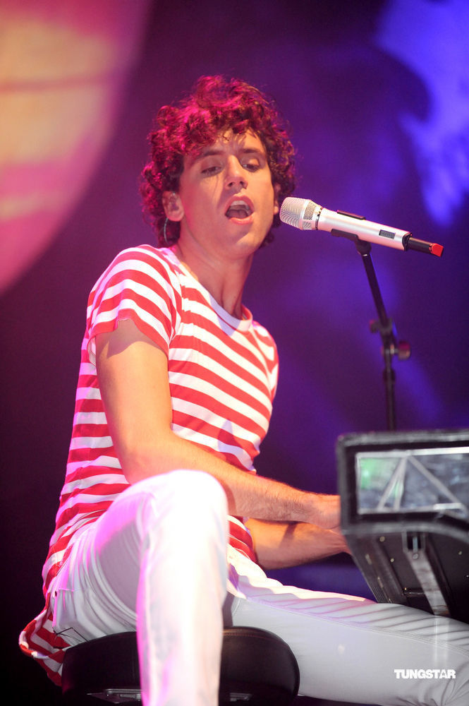 高清组图:英国唱作男歌手mika香港再次开唱_高清图集_新浪网