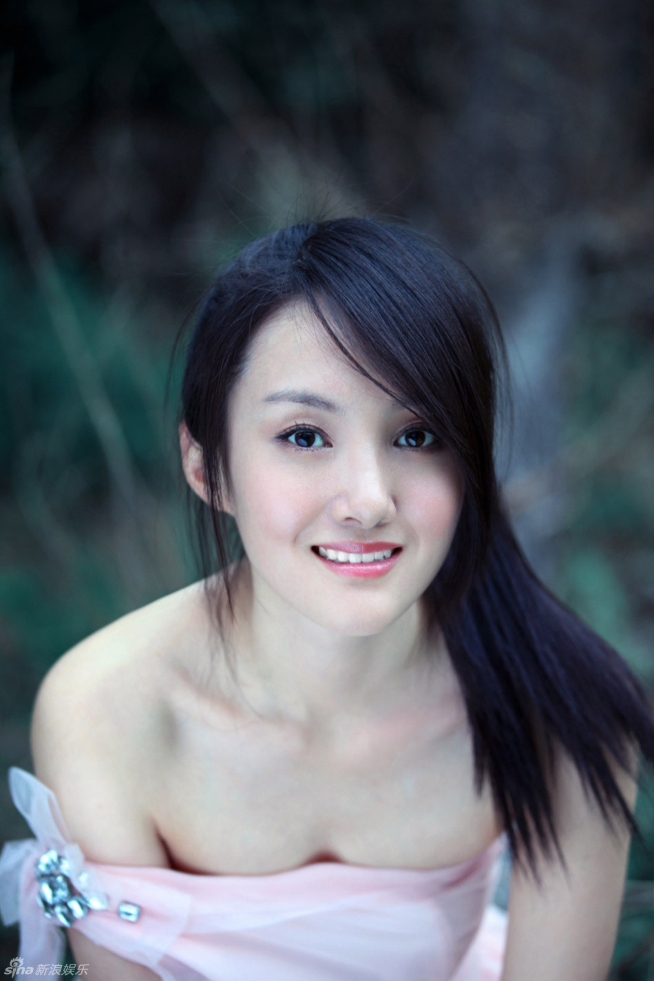 高清:中戏校花衣珊化身足球宝贝 零距离围观世界杯