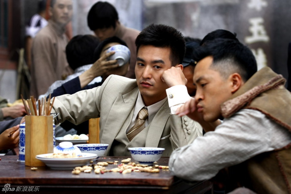 新浪娱乐讯 日前,正在热拍的《京城四少》发布了一组剧照.