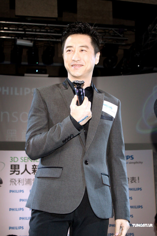 高清:庾澄庆不介意主持金曲被批 希望收到儿子卡片_高清图集_新浪网