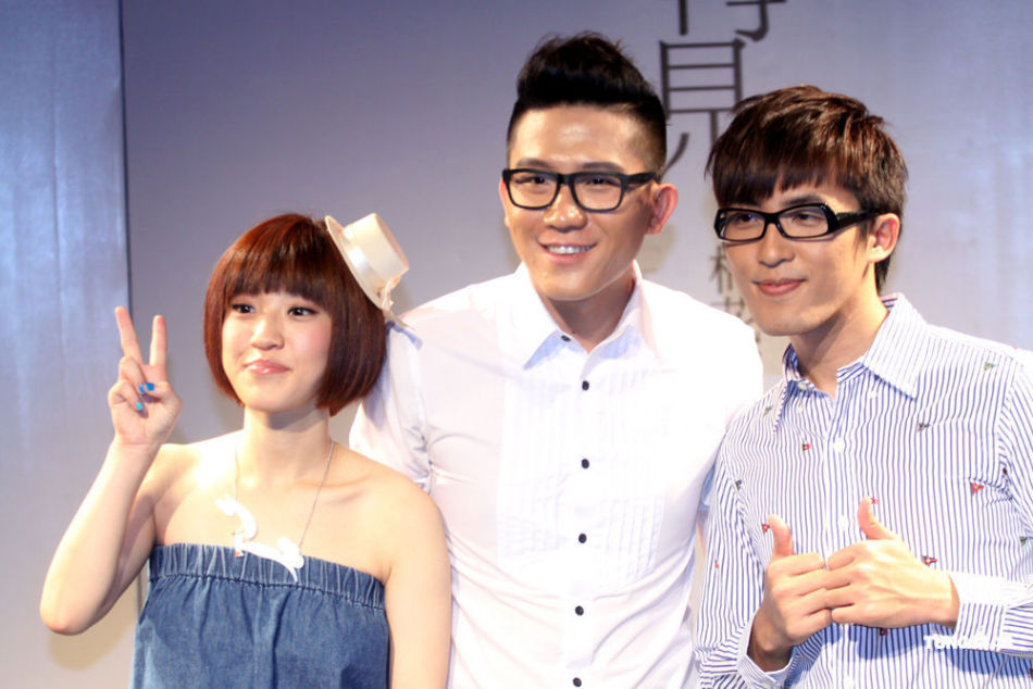 幻灯图:棉花糖组合清新现身北京 被唤小公主_高清图集_新浪网