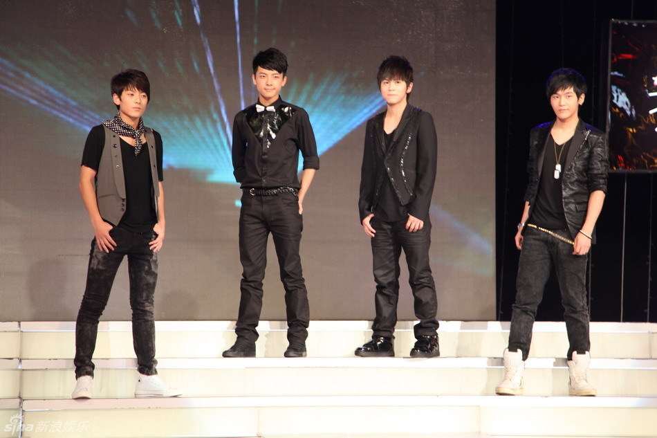 幻灯组图:2010快乐男声全国12强见面会_高清图集_新浪网