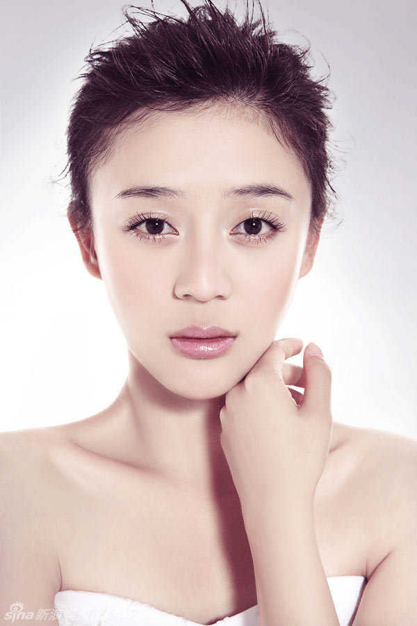 新浪娱乐讯 袁姗姗刚从横店结束完大型古装剧《秦香莲》的拍摄工作,又