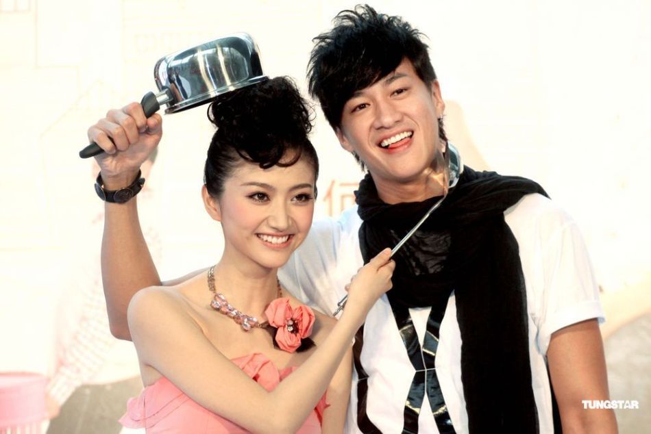 幻灯图:何润东给"美女老板"景甜当"男佣"_高清图集_新浪网