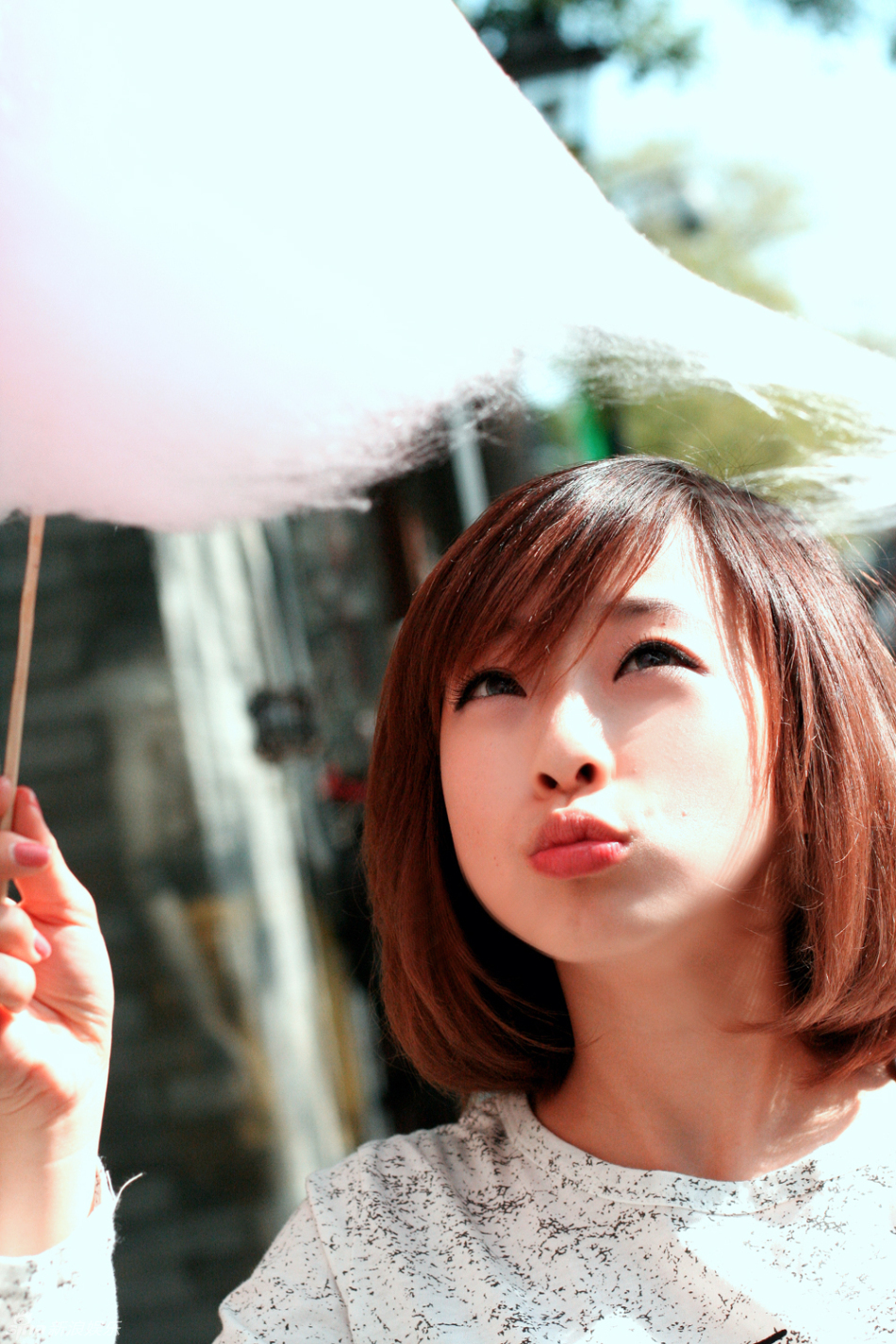 高清:何曼婷清纯写真曝光 《明明说好不哭》献毕业_高清图集_新浪网