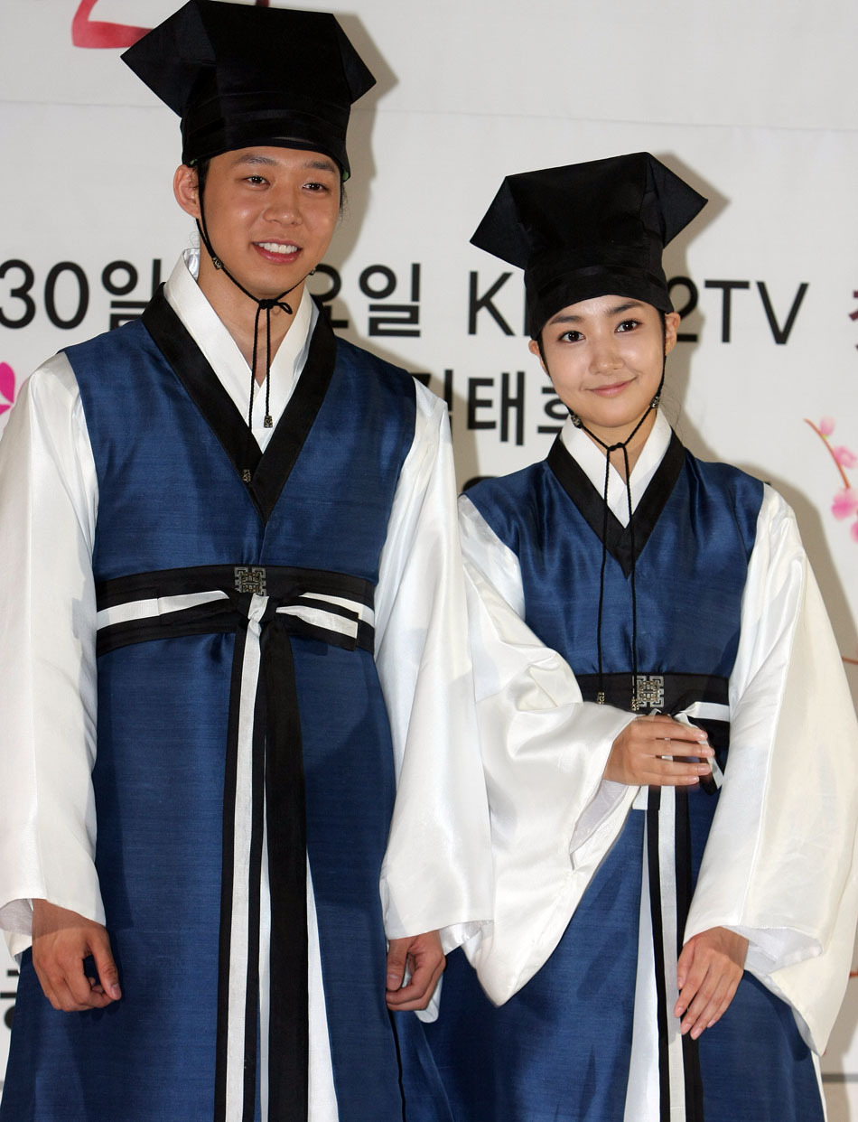 20100715影视朴有天朴敏英亮相成均馆绯闻记者会拍摄海报