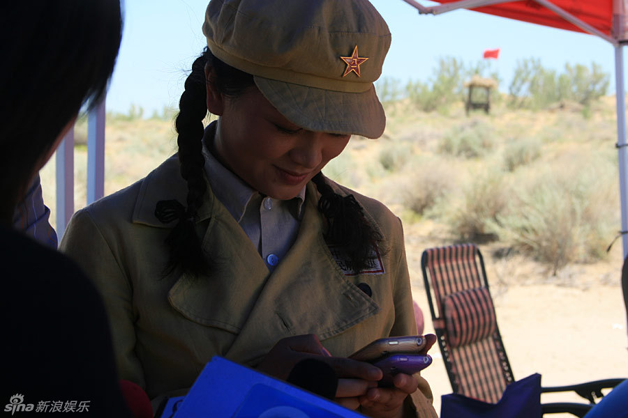 幻灯图:《兵团往事》新疆热拍 涓子庆生晒幸福_高清图集_新浪网