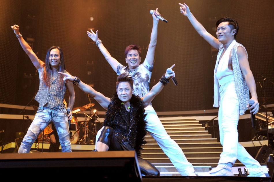 20 1 / 6 新浪娱乐讯 2010年7月19日香港,谭咏麟前晚第3场演唱会,草蜢