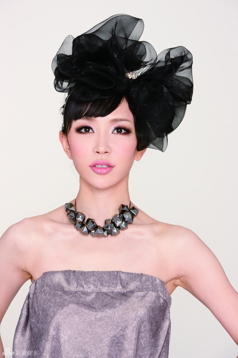 高清图:葛思然时尚写真登封面 展百变熟女姿态_高清图集_新浪网