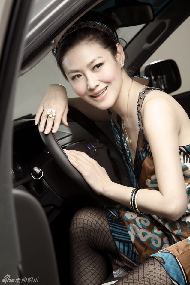 幻灯图:王思懿夏日写真 柔情似水女人味十足_高清图集_新浪网