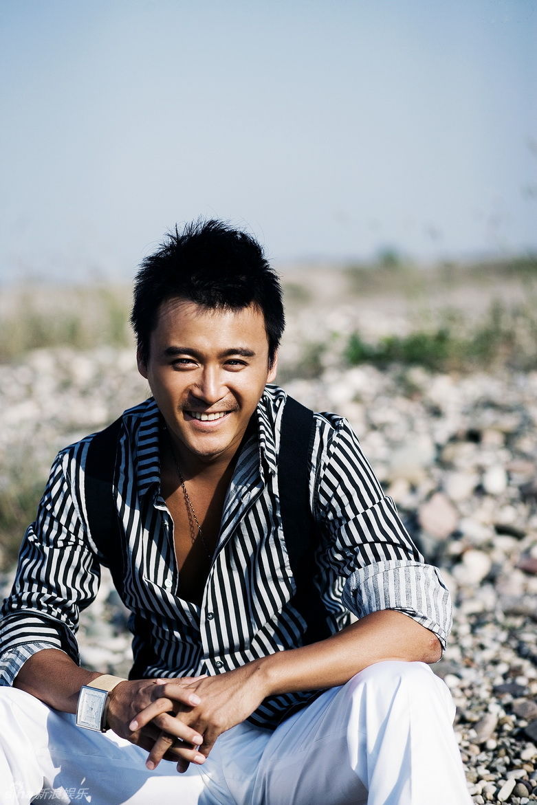 高清图:赵会南全新时尚写真 举手投足显男人魅力