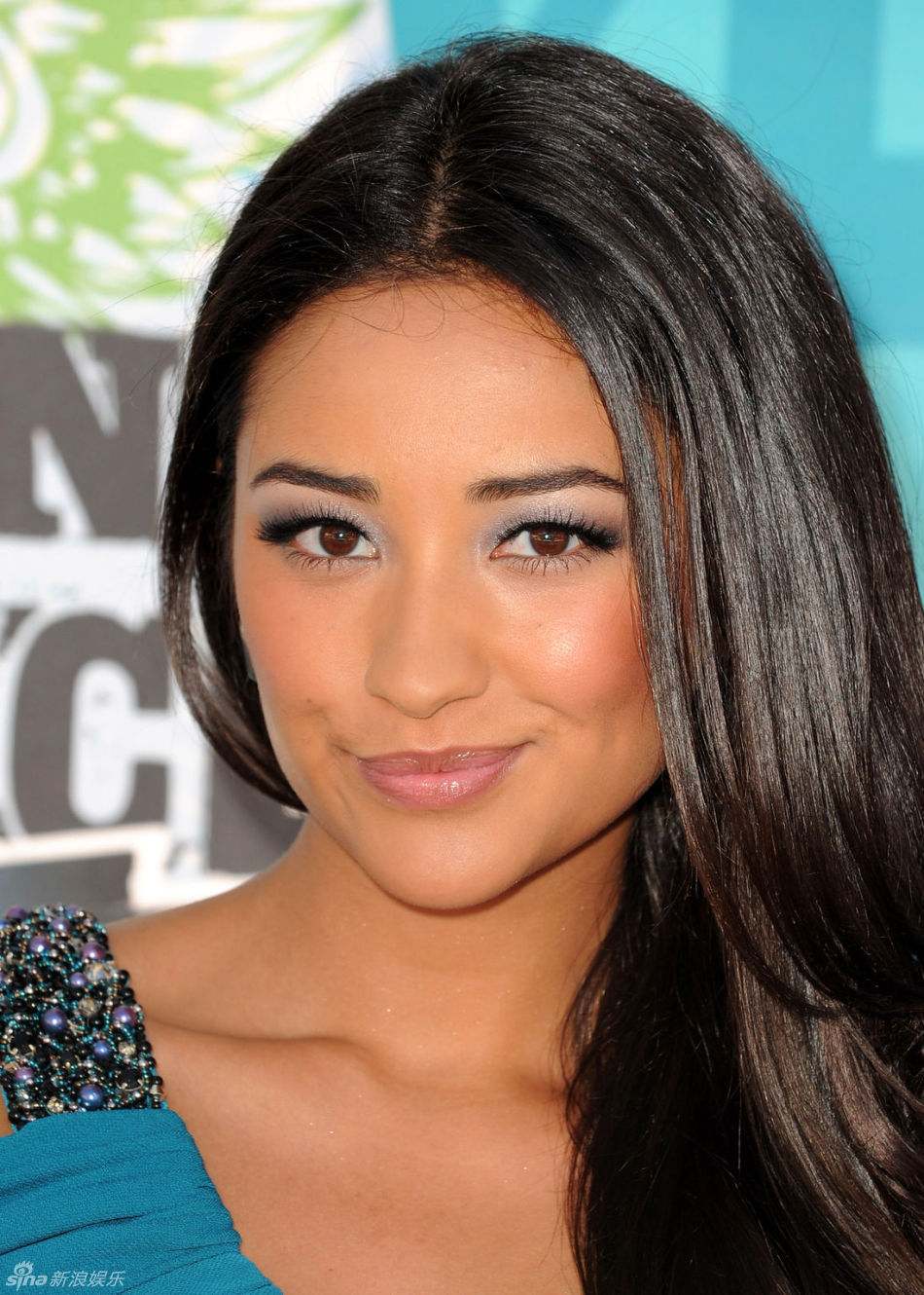 莎伊-米切尔秀巧克力肤色