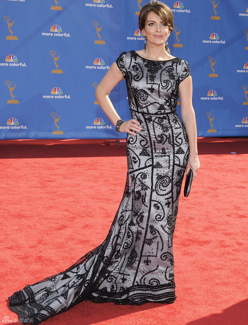 蒂娜-菲礼服秀知性气质