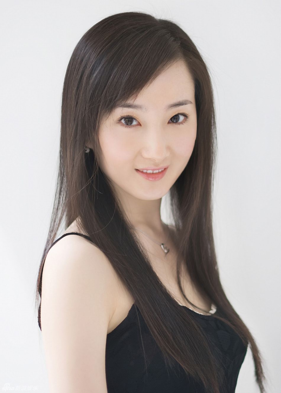 新浪娱乐讯 在新版《红楼梦》中饰演平儿的程媛媛近日曝光了一组生活