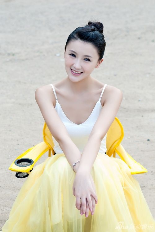 高清组图:甘薇初秋美肤写真 肤如凝脂素颜美女_高清图集_新浪网