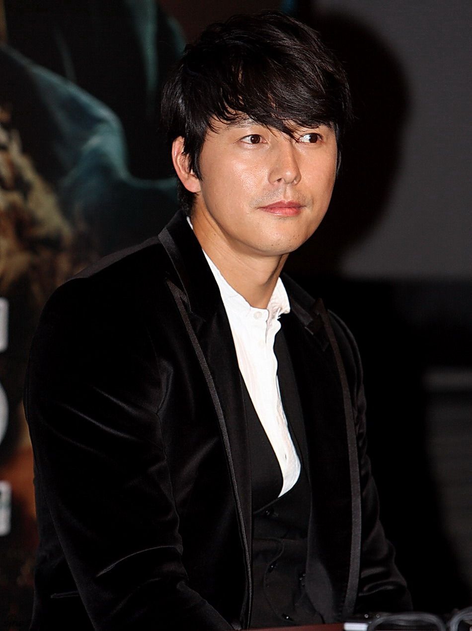 郑雨盛亮相《剑雨》韩国首映