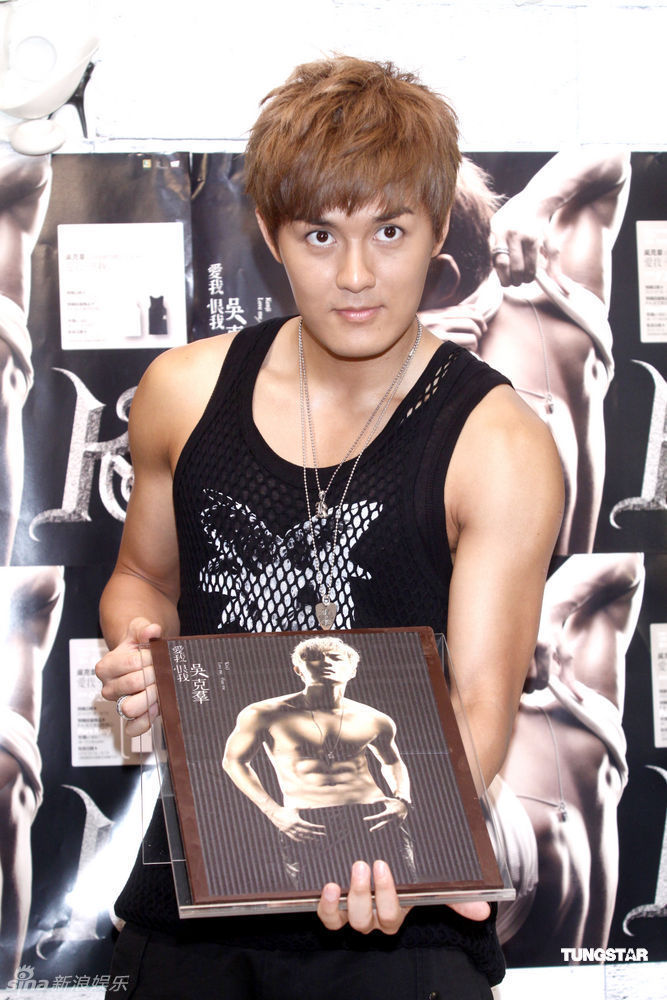 吴克群亮相庆功记者会