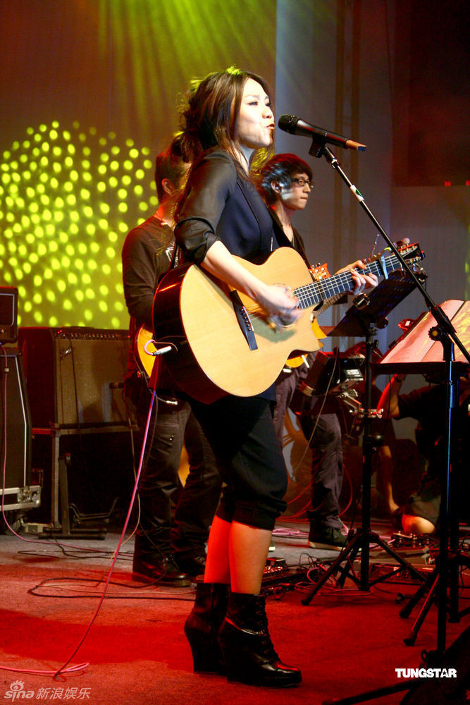 蔡健雅自弹自唱