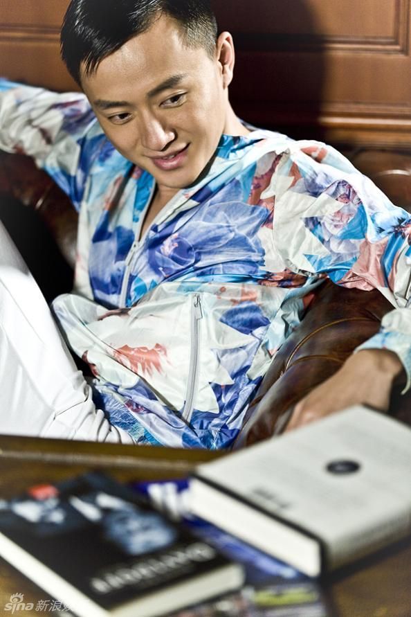 组图:吴健拍文艺写真 睿智男人显熟男风范_高清图集_新浪网