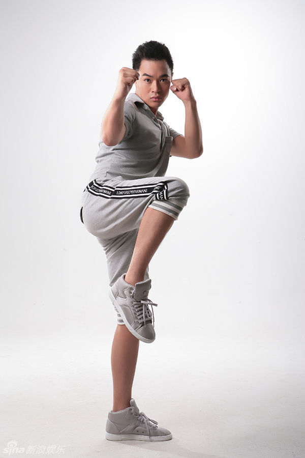 组图:董易晋动感写真显童趣 功夫拳脚可爱到底_高清图集_新浪网