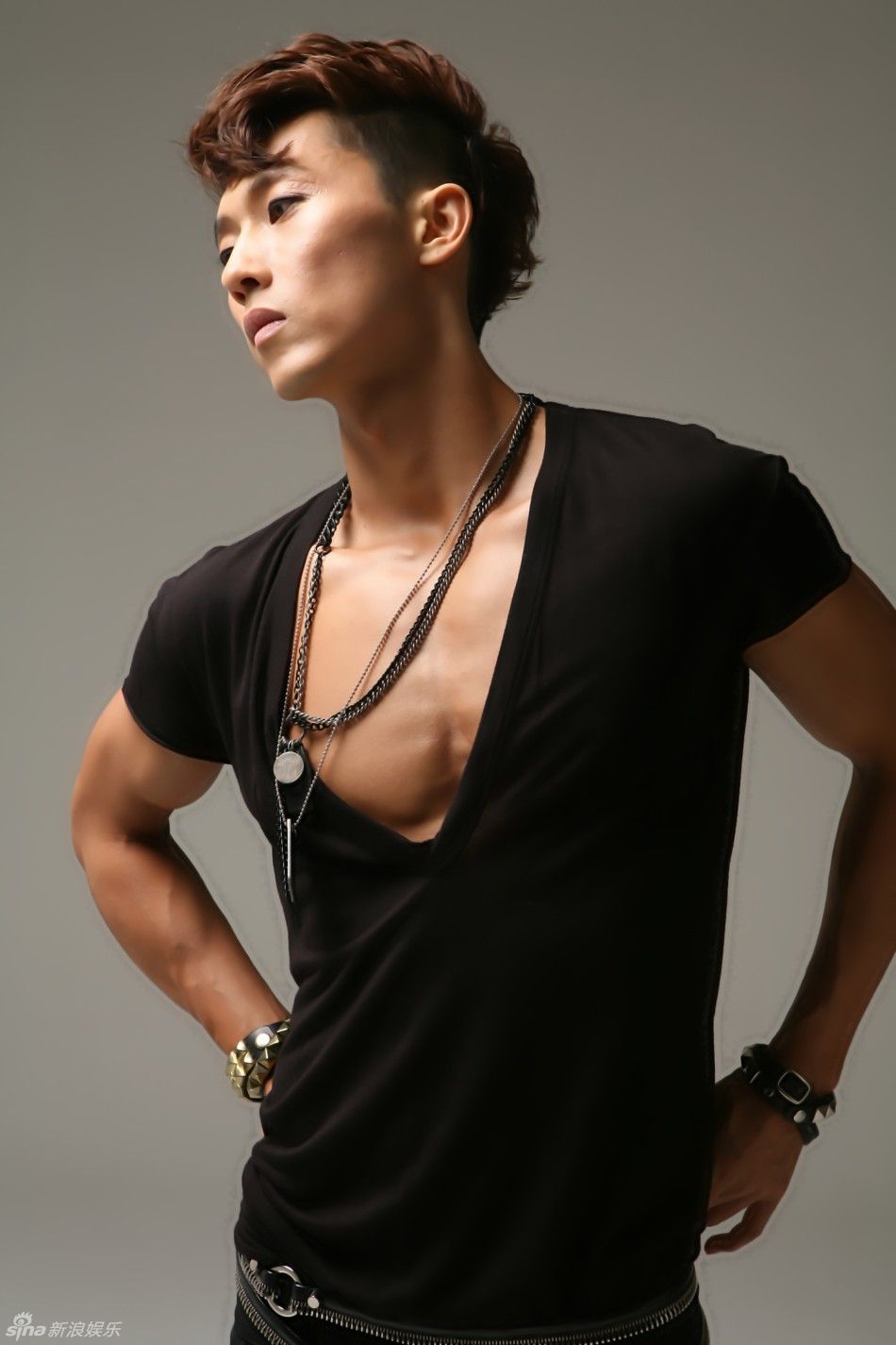 组图:张佑赫新碟宣传照曝光 赤裸上身秀完美胸肌_高清图集_新浪网