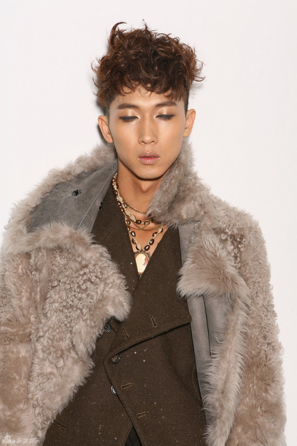 组图:张佑赫新碟宣传照曝光 赤裸上身秀完美胸肌_高清图集_新浪网