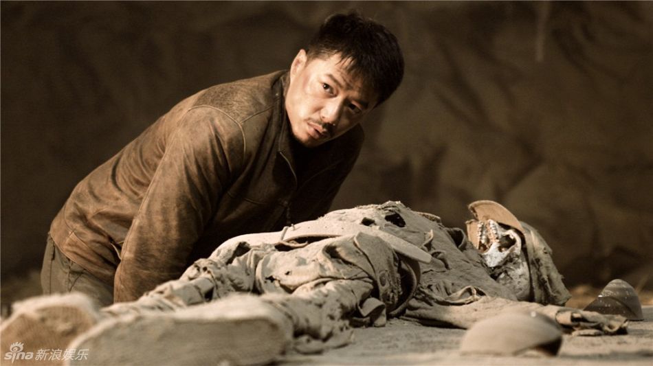 段奕宏饰演刑警"向西"