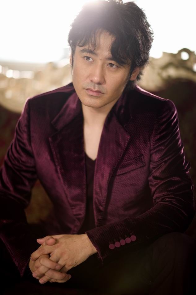 组图:吴秀波新写真深沉内敛 彰显王者风范_高清图集_新浪网