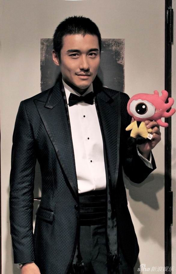 组图:胡兵帅气亮相罗马影展 中式复古晚装别致_高清图集_新浪网