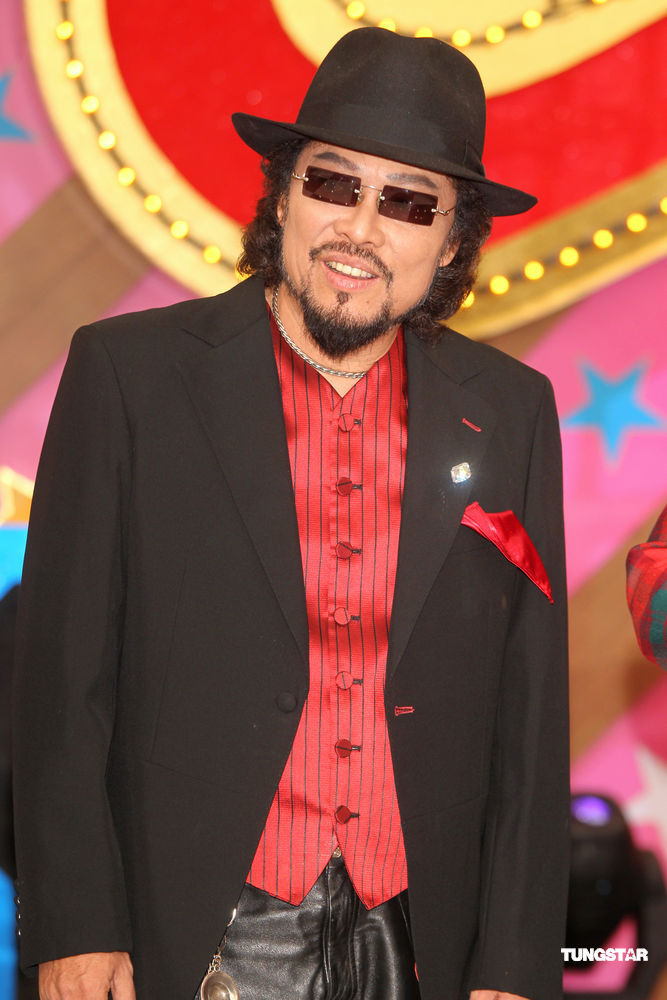 张菲为周杰伦主持的中天mr.j频道站台