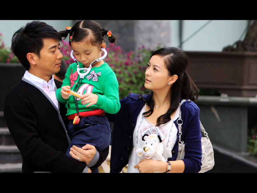 组图:《完美丈夫》顺利杀青 戴娇倩期待完美婚姻_高清图集_新浪网