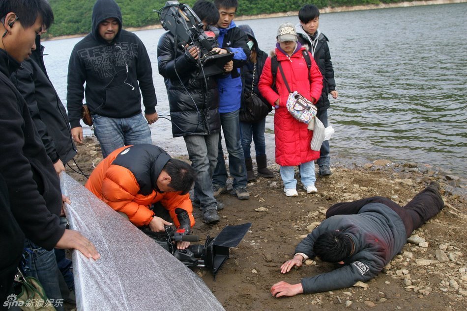 组图:《我的娜塔莎》花絮曝光 朱亚文片场耍宝