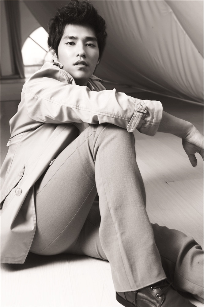 组图:型男蓝正龙将拍新电影 劲酷写真显男人本色_高清图集_新浪网