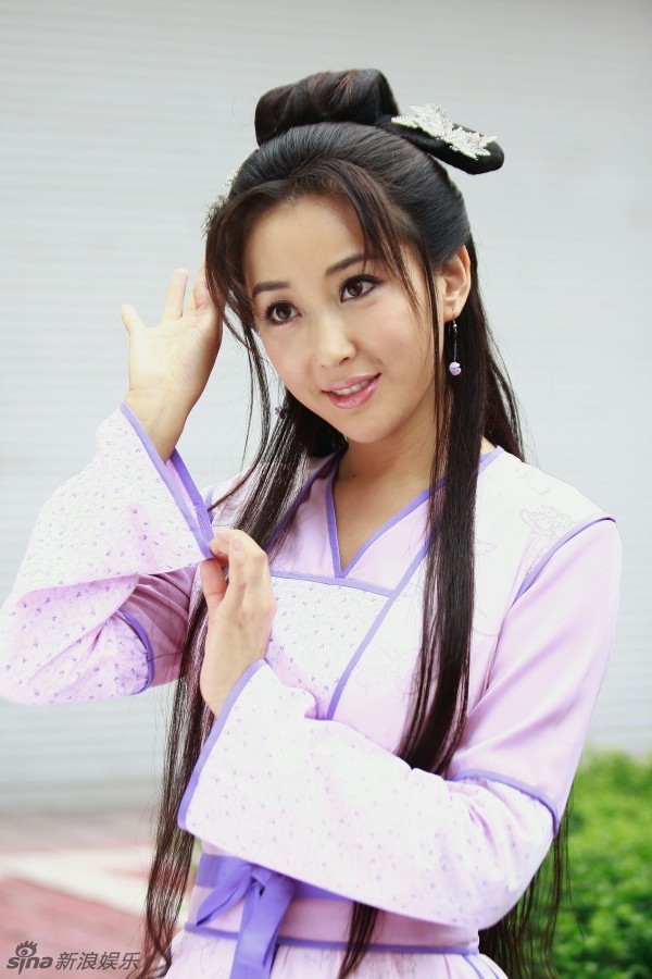 新浪娱乐讯 近日,电视剧《济公2》曝出演员杜晓婷的一组古装造型.