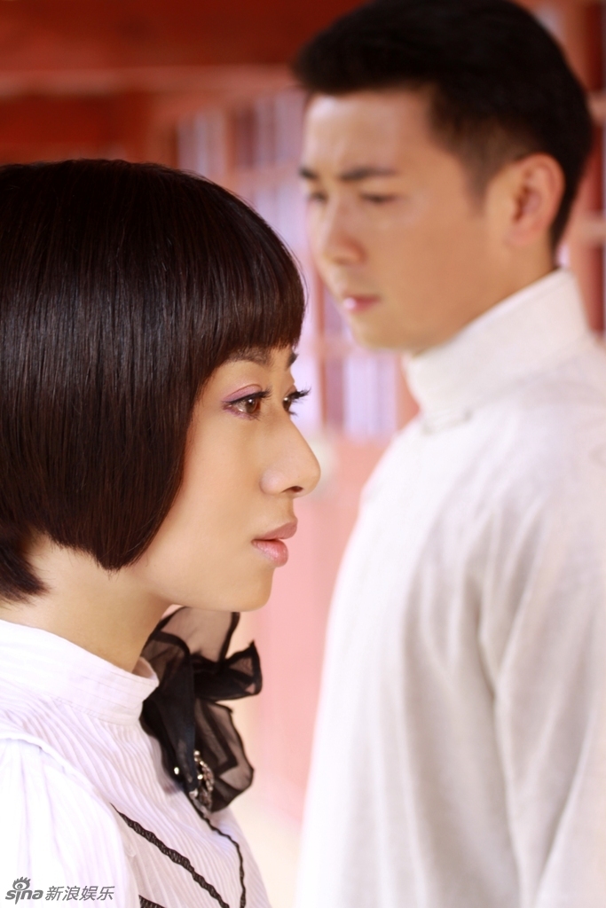 新浪娱乐讯 近日,由刘思彤,保剑锋联袂主演的新版《再见艳阳天》正在