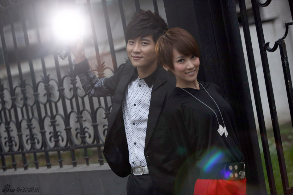 组图:最佳拍档谢楠大左合拍写真 演绎都市迷情_高清图集_新浪网