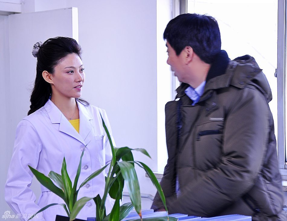 组图:聂鑫变身美女医生 与徐帆范明医院"耍贫嘴"_高清图集_新浪网