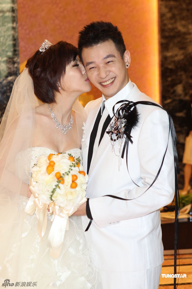 组图:前bad成员阿ben闪婚胡瓜到贺 罗志祥否认假唱_高清图集_新浪网