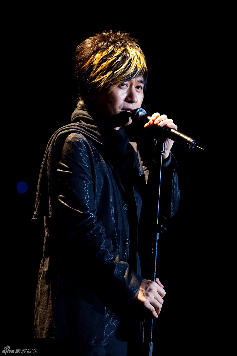 黄舒骏演唱会现场实况照片