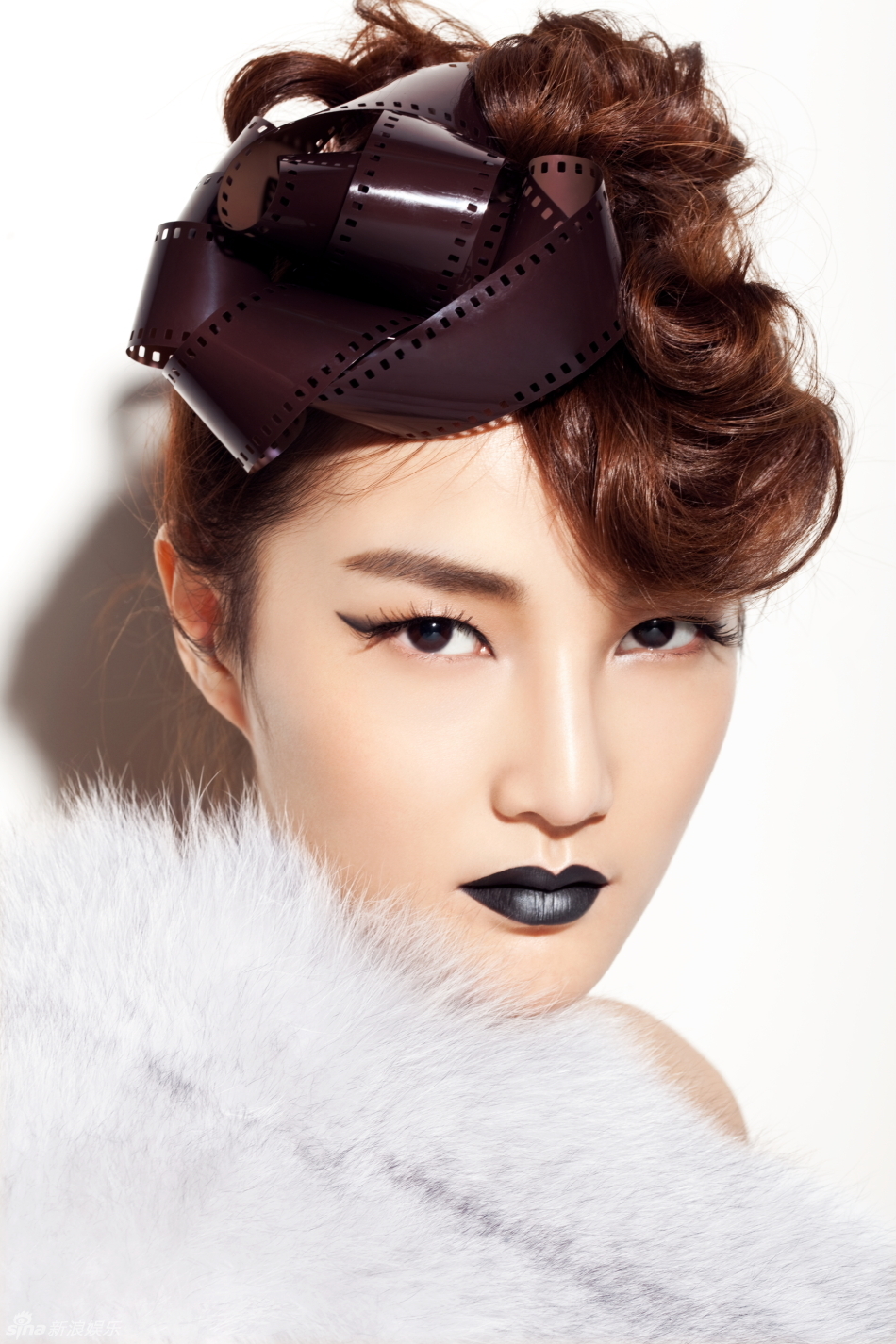 组图:周泓拍复古写真 似水年华演绎胶片纯美_高清图集_新浪网