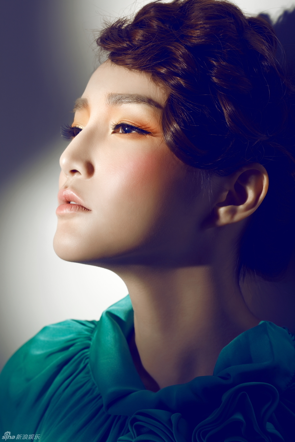 组图:周泓拍复古写真 似水年华演绎胶片纯美_高清图集_新浪网