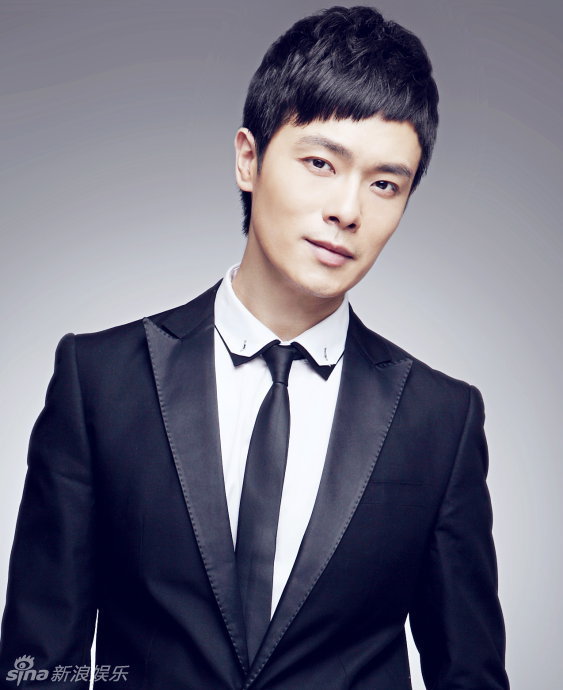 组图:万思维穿西装拍写真 尽展优质男性儒雅魅力_高清图集_新浪网