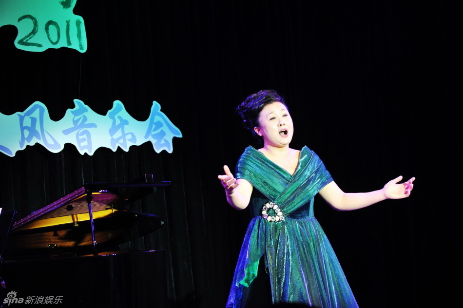 我国声乐界一代宗师楼乾贵的衣钵传人,女高音歌唱家陈燕在七九八艺术