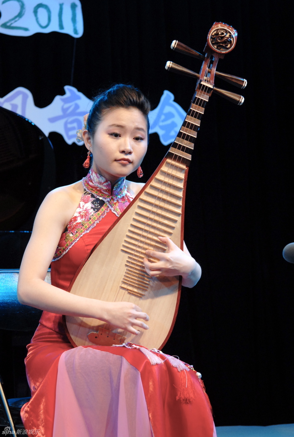 高清组图:陈燕重返舞台 楼氏传人演绎凄美理念_高清图集_新浪网