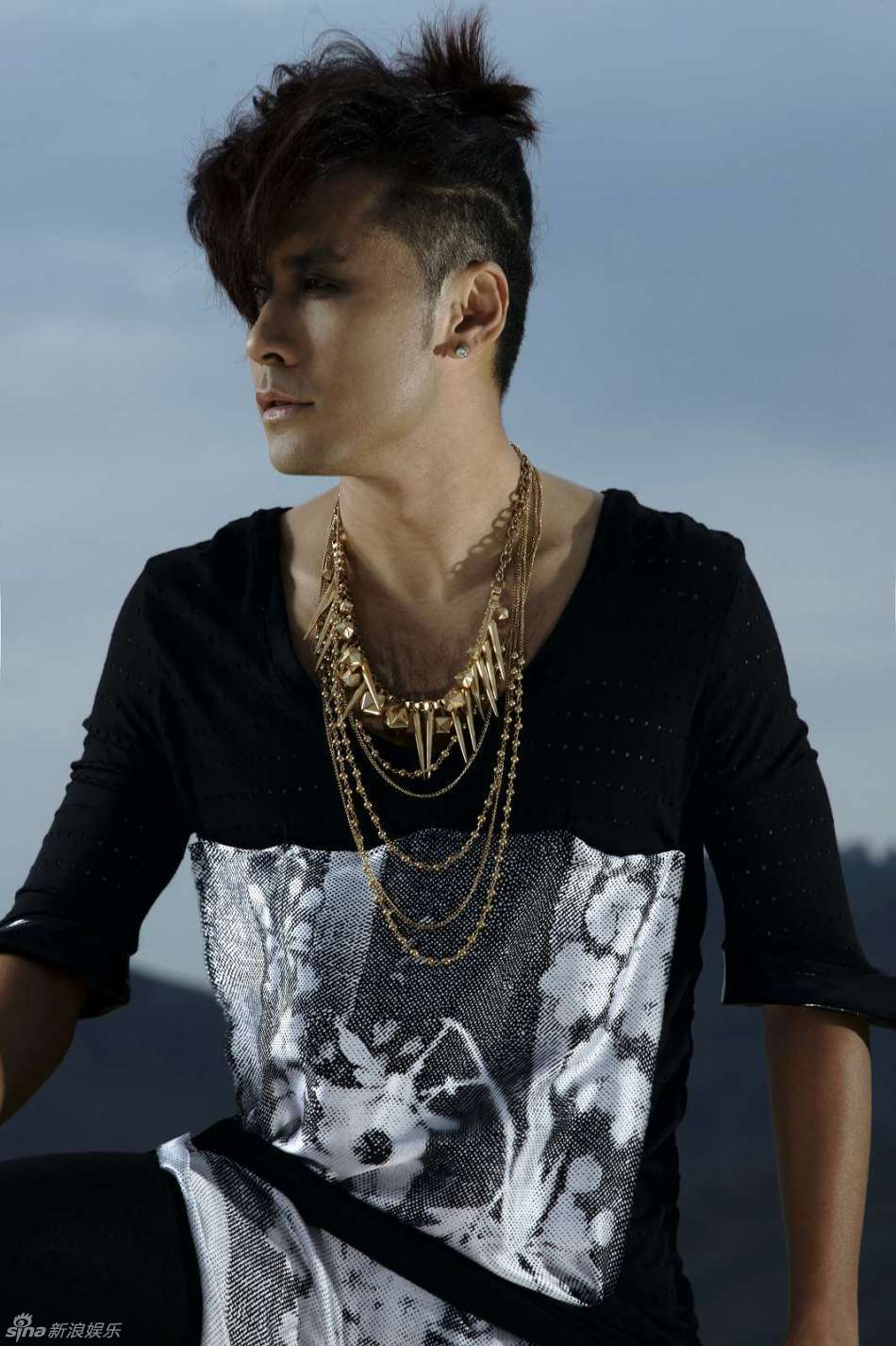 高清组图:黄征《骨感》受欢迎 将烟熏妆进行到底_高清图集_新浪网